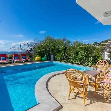 Sunset Soeguet Village * 말마리스